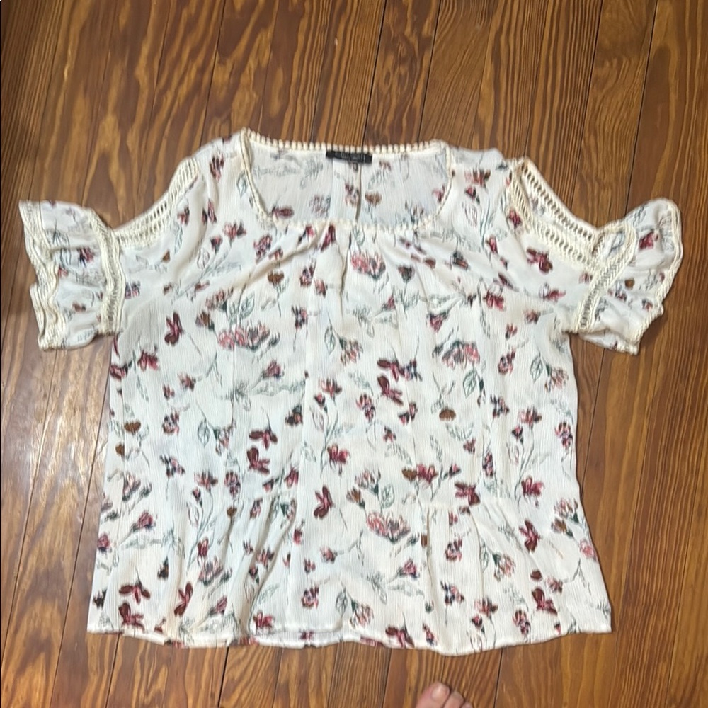 Eden Society White cut-out Sleeve Ruffled Blouse